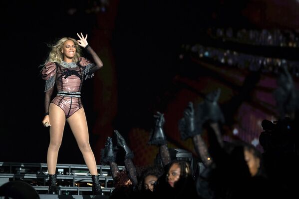 Interpreta Beyonce în timpul concertului, Houston, SUA. - Sputnik Moldova