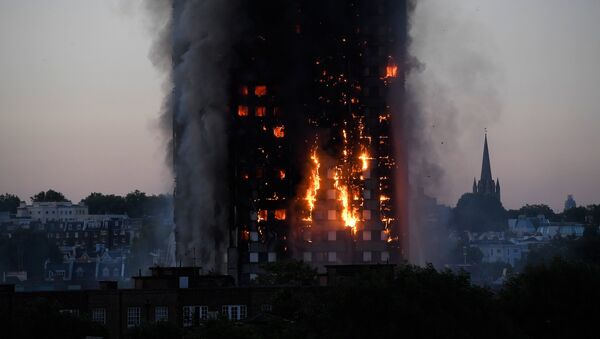 В Лондоне мощный пожар охватил жилой дом - Sputnik Moldova-România