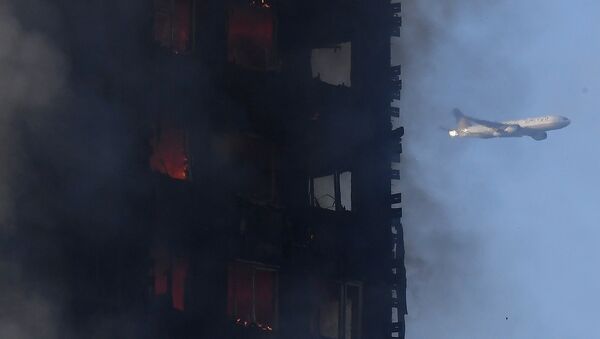 В Лондоне мощный пожар охватил жилой дом - Sputnik Moldova
