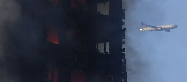 В Лондоне мощный пожар охватил жилой дом - Sputnik Moldova