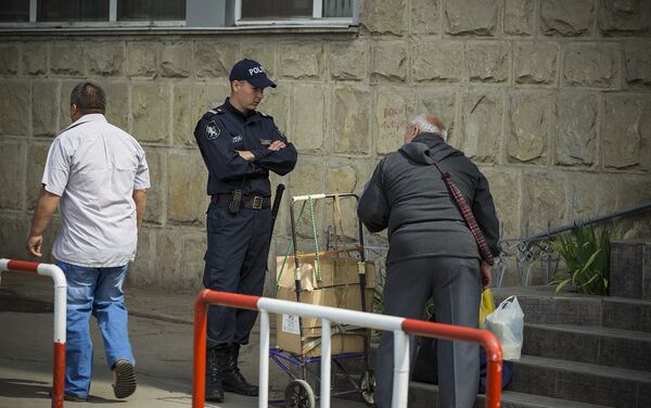 Poliția menține filtrele în jurul Pieței Centrale din Chișinău - Sputnik Moldova