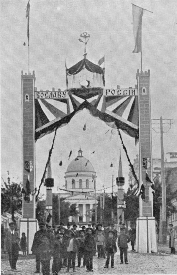 Кишинев. Две арки на Павловской улице (нынешняя улица Е. Доги). Кишинев. Две арки на Павловской улице (нынешняя улица Е. Доги). - Sputnik Молдова