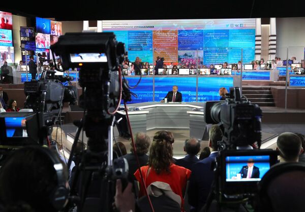 Прямая линия с президентом РФ В. Путиным - Sputnik Молдова