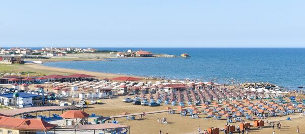 Пляжи близ абшеронского поселка Бузовна - Sputnik Молдова