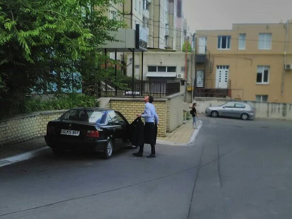 Deşi se află în arest la domiciliu, Dorin Chirtoacă a fost surprins în stradă Deşi se află în arest la domiciliu, Dorin Chirtoacă a fost surprins în stradă - Sputnik Moldova-România