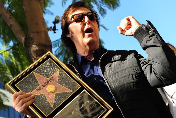 Пол Маккартни получает звезду на Голливудской Аллее славы, 2012 год - Sputnik Молдова