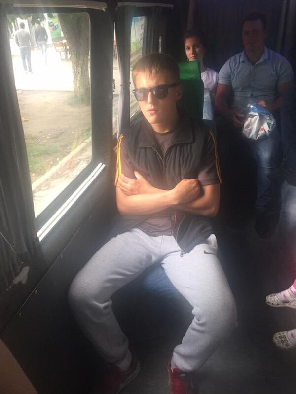 (FOTO) Gest îndrăzneț al unei moldovence agresate sexual în maxi-taxi (FOTO) Gest îndrăzneț al unei moldovence agresate sexual în maxi-taxi - Sputnik Moldova-România