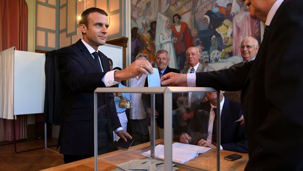 French President Emmanuel Macron casts his ballot as he votes at a polling station - Sputnik Moldova-România