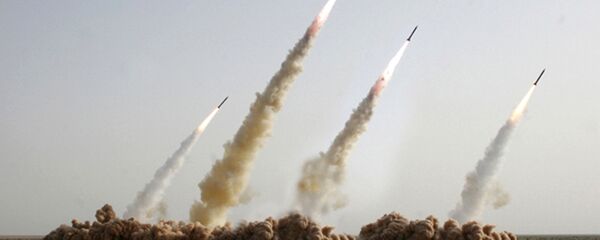 A handout picture released on the news website and public relations arm of Iran's Revolutionary Guards, Sepah News, shows an image apparently digitally altered to show four missiles rising into the air instead of three during a test-firing at an undisclosed location in the Iranian desert (File) - Sputnik Moldova-România