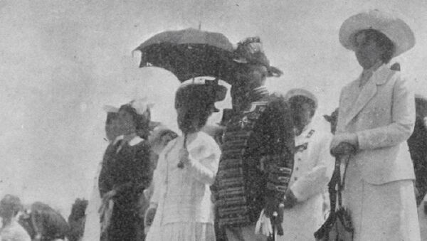 Hofmeisterul A. N. Haruzin cu soția, la parada militară din 16 mai 1912, pe colina Râșcanilor - Sputnik Moldova