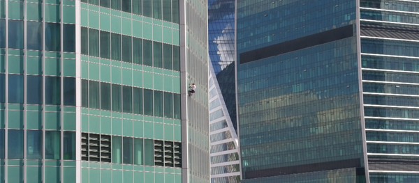 Экстремал на Москва-сити - Sputnik Молдова