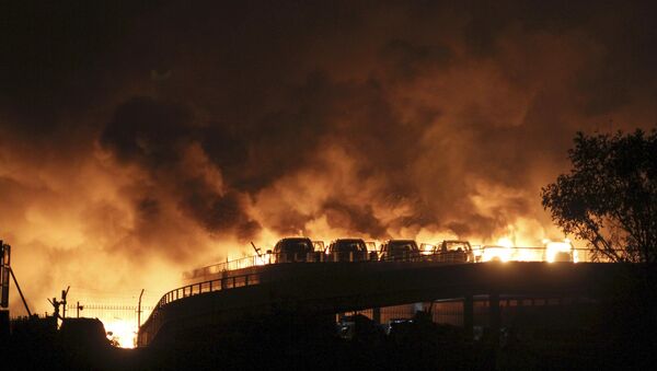 Пожар в результате взрыва в Тяньцзине - Sputnik Moldova