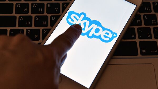 Логотип программы Skype на экране смартфона - Sputnik Молдова