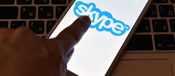 Логотип программы Skype на экране смартфона Логотип программы Skype на экране смартфона - Sputnik Молдова