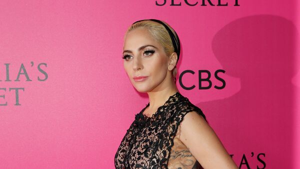 Приглашенной суперзвездой дефиле стала Леди Гага. В этот вечер она сменила несколько нарядов и стала главным голосом показа. - Sputnik Молдова