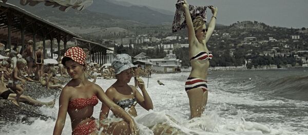 Черноморское побережье Крыма, отдых на пляжах Гурзуф Черноморское побережье Крыма, отдых на пляжах Гурзуф - Sputnik Молдова