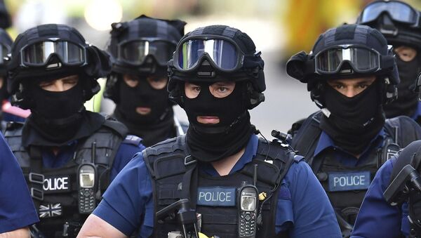 Armed police on St Thomas Street, London, Sunday June 4, 2017, near the scene of Saturday night's terrorist incident on London Bridge and at Borough Market. - Sputnik Moldova-România