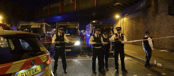 Police officers man a cordon at Finsbury Park where a vehicle struck pedestrians in London Monday, June 19, 2017. Police say a vehicle struck pedestrians on a road in north London, leaving several casualties and one person has been arrested. - Sputnik Moldova