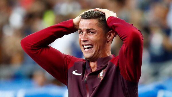 Португальский футболист Криштиану Роналду после финального матча между сборными командами Португалии и Франции - Sputnik Молдова