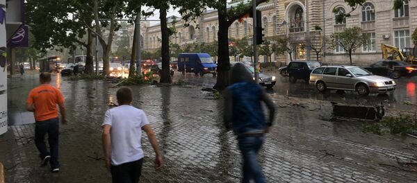 Furtună în Chișinău 23 iunie 2017 - Sputnik Moldova