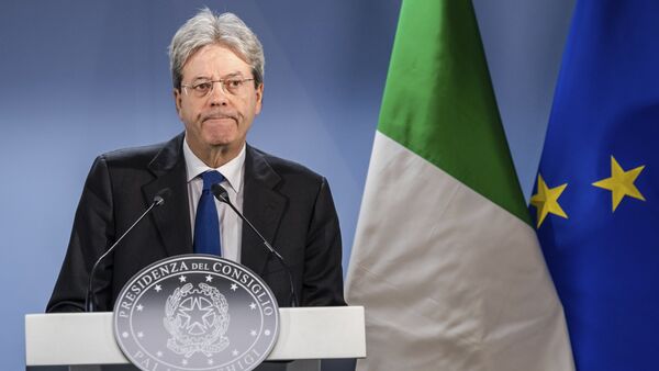 Italian Prime Minister Paolo Gentiloni listens to questions during a media conference at the end of an EU summit in Brussels on Friday, March 10, 2017 - Sputnik Moldova-România