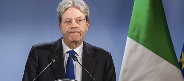 Italian Prime Minister Paolo Gentiloni listens to questions during a media conference at the end of an EU summit in Brussels on Friday, March 10, 2017 - Sputnik Moldova