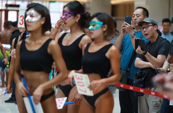 Participantele la concursul Women's Beautiful Buttock series din China // AFP / Stringer - Sputnik Moldova-România