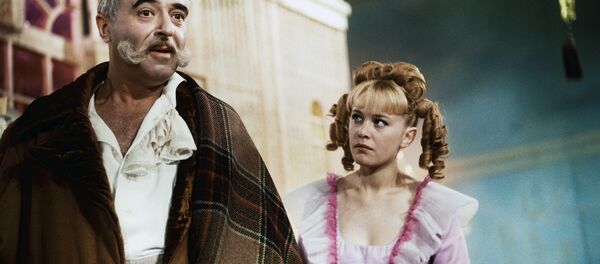 Владимир Этуш, Марина Неелова на съемках фильма Старая, старая сказка - Sputnik Молдова