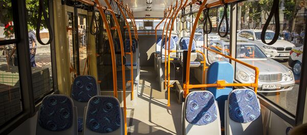 Первый троллейбус в аэропорт  - Sputnik Молдова