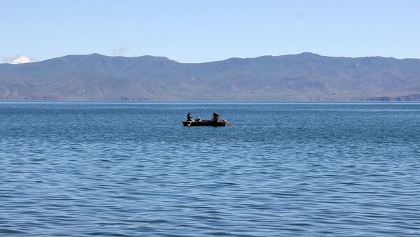 Рыбаки. Озеро Севан - Sputnik Молдова