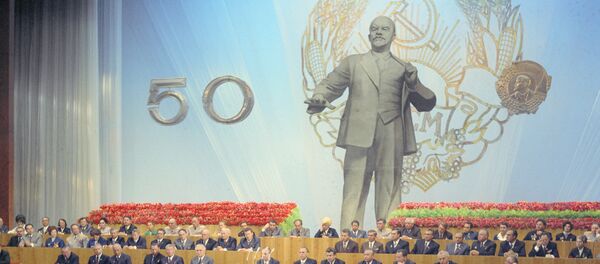 На трибуне Генеральный секретарь ЦК КПСС Л. И. Брежнев - Sputnik Молдова