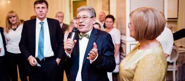 Mihai Ghimpu și Dorin Chirtoacă la o petrecere - Sputnik Moldova-România