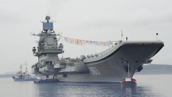 Российский авианесущий крейсер Адмирал Кузнецов в Североморске - Sputnik Moldova-România
