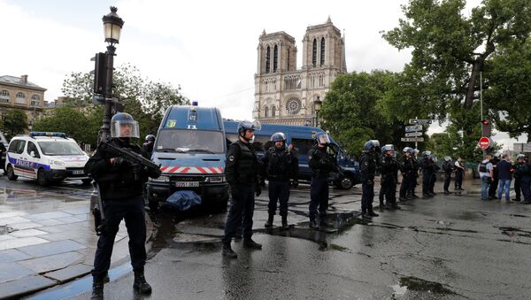 La police au centre de Paris après l'attaque près de Notre-Dame - Sputnik Moldova-România