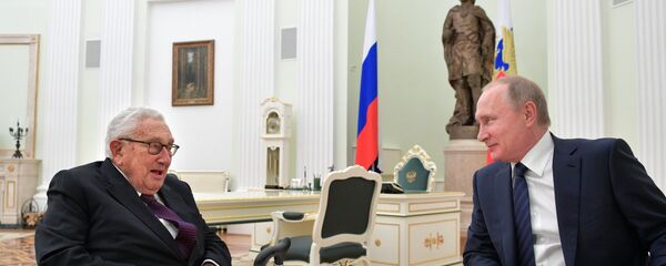 Президент РФ В. Путин встретился с экс-госсекретарем США Г. Киссинджером - Sputnik Moldova-România