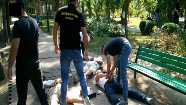 Grupare criminală încătușată de polițiști - Imagine simbol - Sputnik Moldova