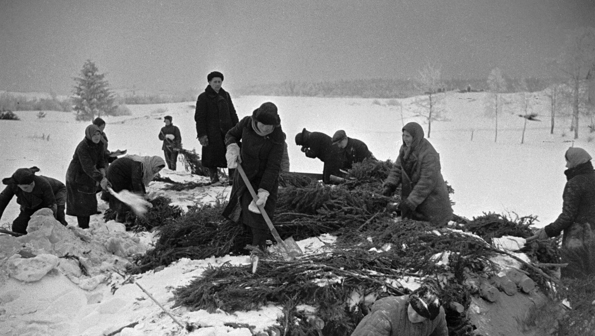 Хроника это. Блокада Ленинграда зима 1941-1942. Блокада Ленинграда 1942 год. Блокада Ленинграда окопы.