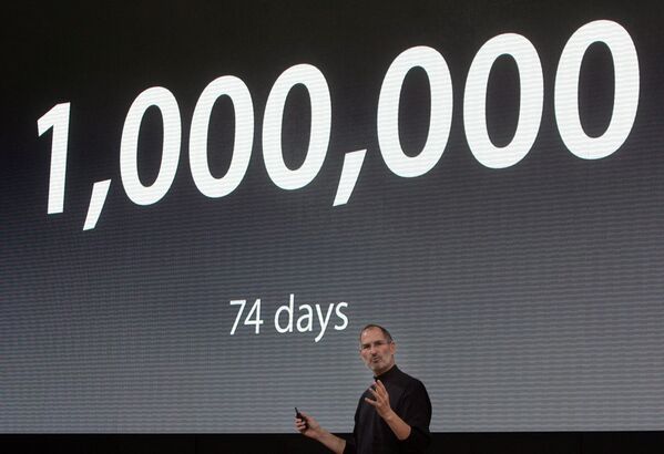 Один миллион iPhone за 74 дня. Нам потребовалось почти два года, чтобы достичь такого показателя с iPod, - сказал в 2007 году глава Apple Стив Джобс, подводя первые итоги продаж нового революционного мобильного устройства - Sputnik Молдова