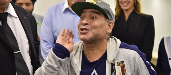 Марадона неожиданно приехал в Москву Марадона неожиданно приехал в Москву - Sputnik Молдова