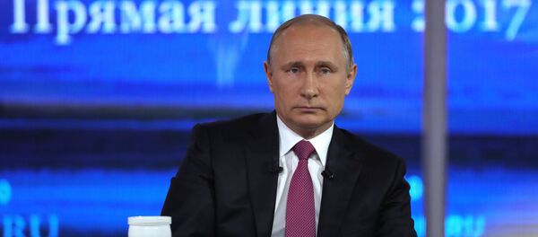 Прямая линия с президентом РФ Владимиром Путиным Прямая линия с президентом РФ Владимиром Путиным - Sputnik Moldova-România