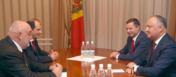 Președintele Igor Dodon discută cu reprezentanții partidului FIDESZ, condus de Victor Orban Președintele Igor Dodon discută cu reprezentanții partidului FIDESZ, condus de Victor Orban - Sputnik Moldova