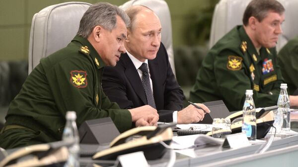 Президент РФ В.Путин посетил Национальный центр управления обороной РФ - Sputnik Moldova-România