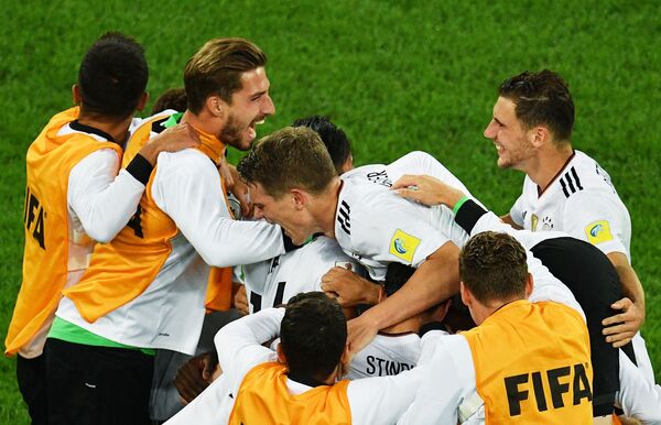 Игроки сборной Германии радуются победе в финальном матче Кубка конфедераций-2017 по футболу между сборными Чили и Германии - Sputnik Молдова