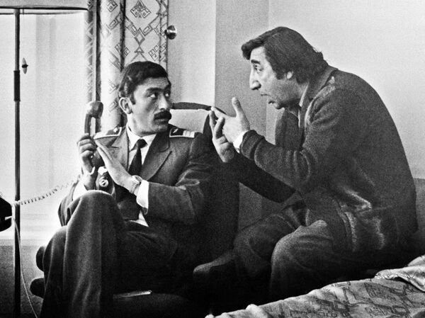 Фрунзик Мкртчян и Вахтанг Кикабидзе в Москве гостинице Россия во время съемок кинофильма Мимино. Фрунзик Мкртчян и Вахтанг Кикабидзе в Москве гостинице Россия во время съемок кинофильма Мимино. - Sputnik Молдова