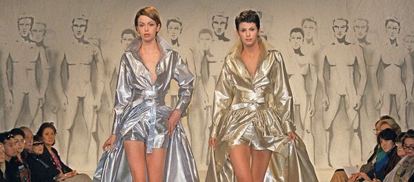 Модели на показе Весна-лето 1998 французского модельера Пьера Кардена - Sputnik Молдова