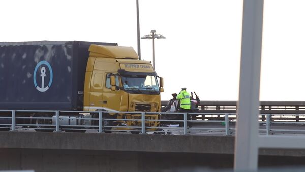 Un camion românesc a făcut praf o mașină la Dover - Sputnik Moldova-România