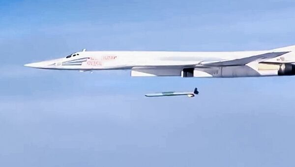 Нанесение авиаударов дальней авиацией ВКС России по ИГ - Sputnik Молдова