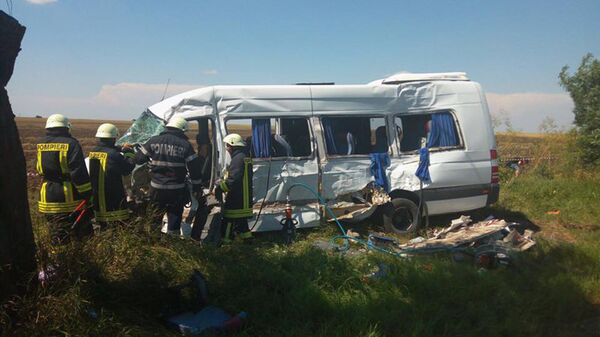 Imagini de la accidentul grav cu victime multiple, din județul Teleorman, în care au fost implicate 17 persoane Imagini de la accidentul grav cu victime multiple, din județul Teleorman, în care au fost implicate 17 persoane - Sputnik Moldova-România