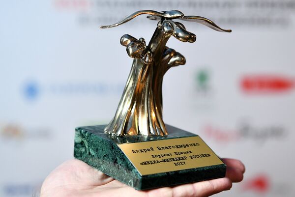 Золотая чайка - традиционный символ национальной премии Медиа-менеджер России - Sputnik Молдова