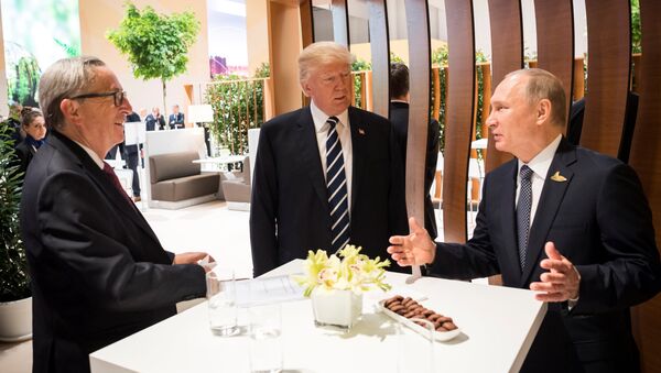 Donald Trump, Vladimir Putin și Jean-Claude Juncker - Sputnik Moldova-România